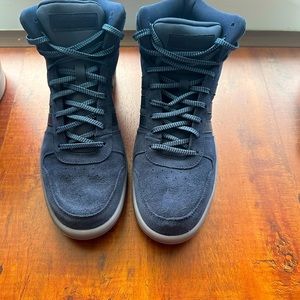 High top navy blue adidas men’s sneaker. Worn maybe twice.
